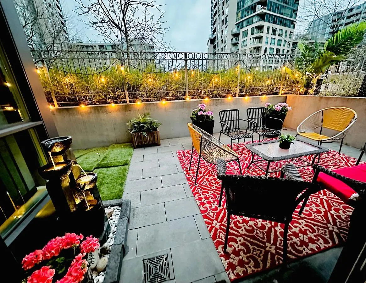Apartment Luxury Suite With Private Patio In Downtown Toronto