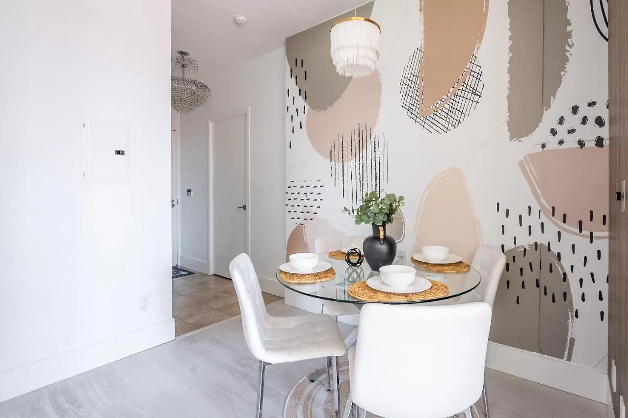 Luxury Suite With Private Patio In Downtown Toronto Canada