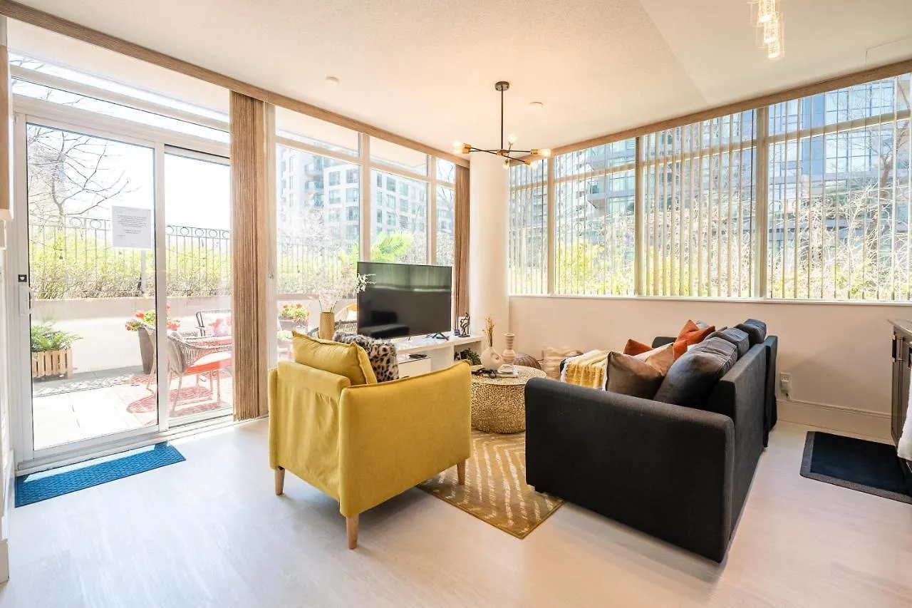 Luxury Suite With Private Patio In Downtown Toronto