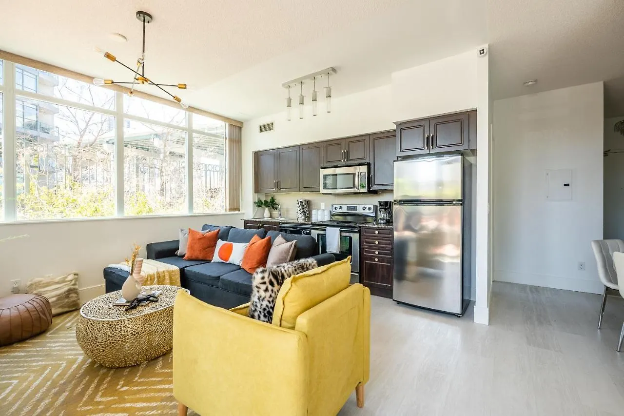 Apartment Luxury Suite With Private Patio In Downtown Toronto