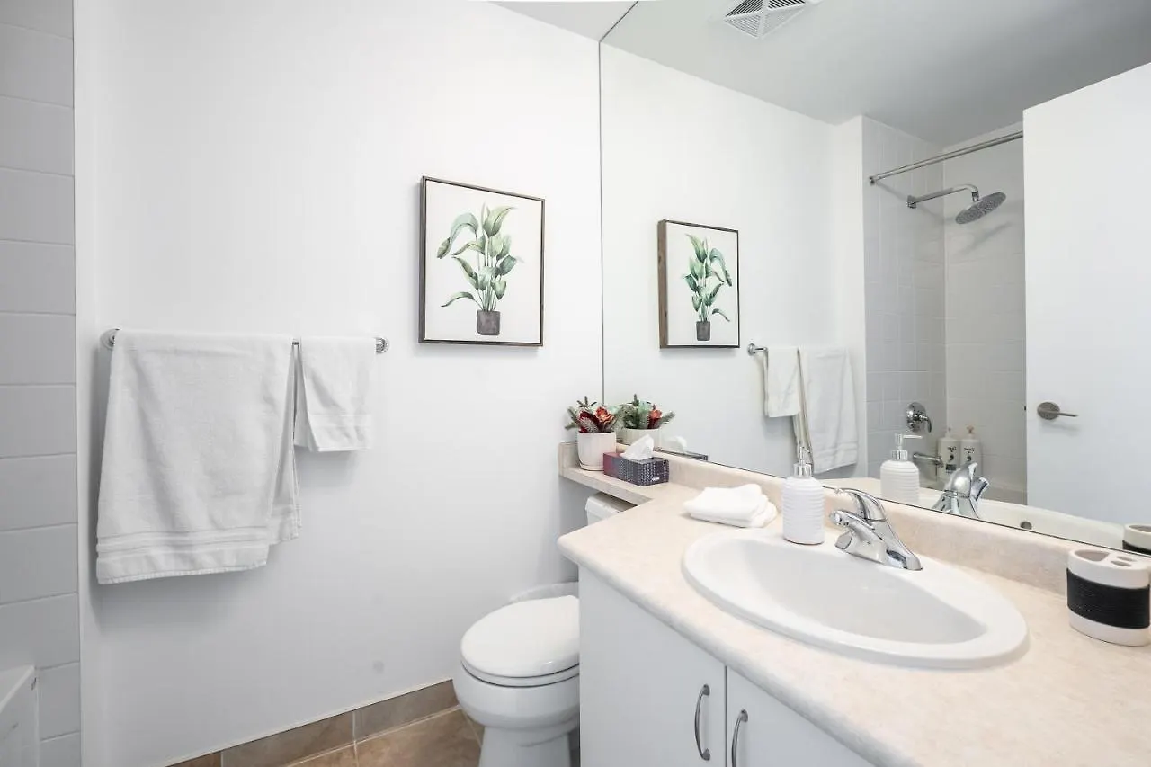 Apartment Luxury Suite With Private Patio In Downtown Toronto