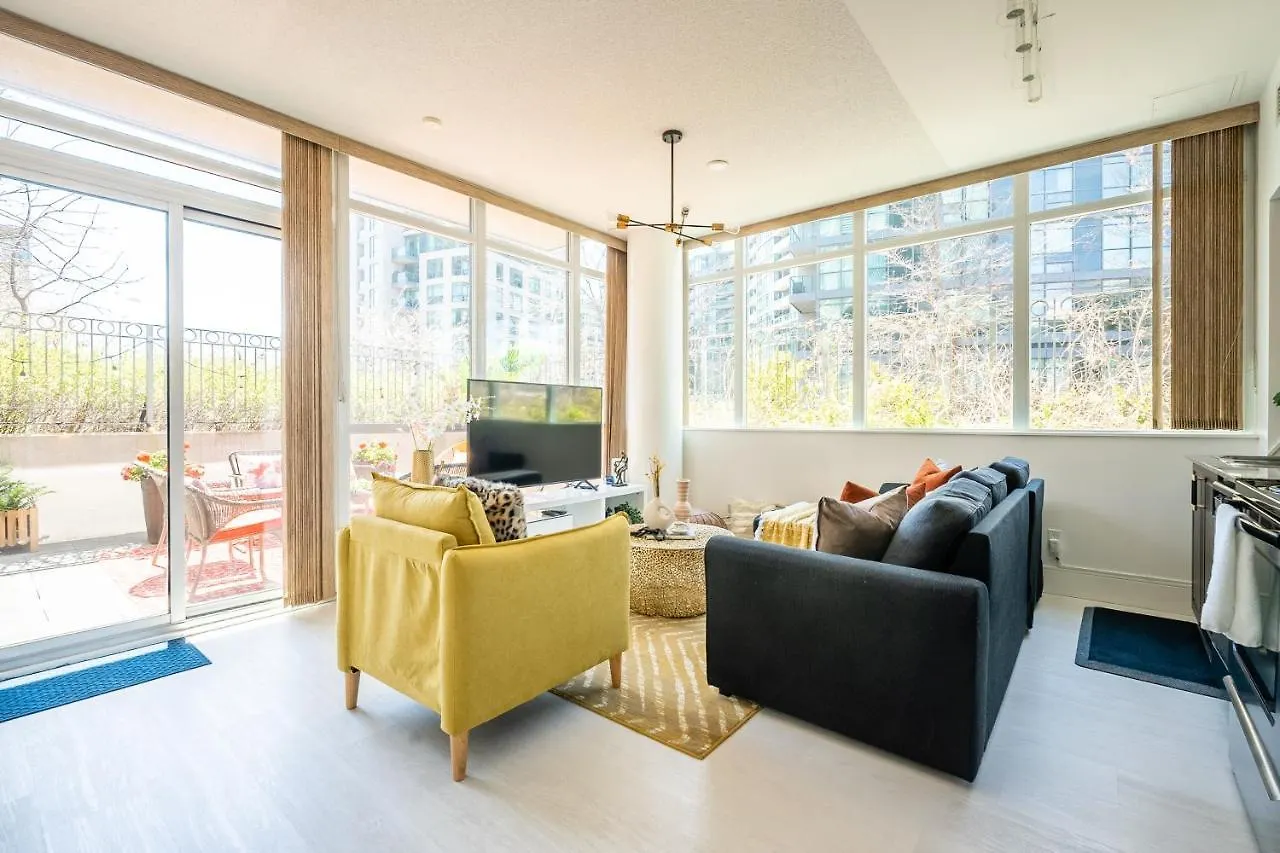 Luxury Suite With Private Patio In Downtown Toronto