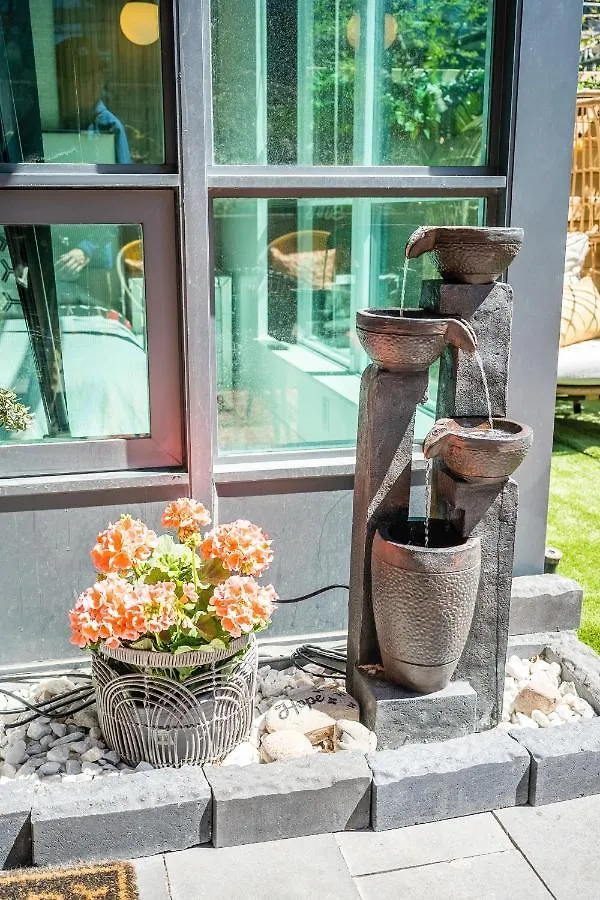 Apartment Luxury Suite With Private Patio In Downtown Toronto